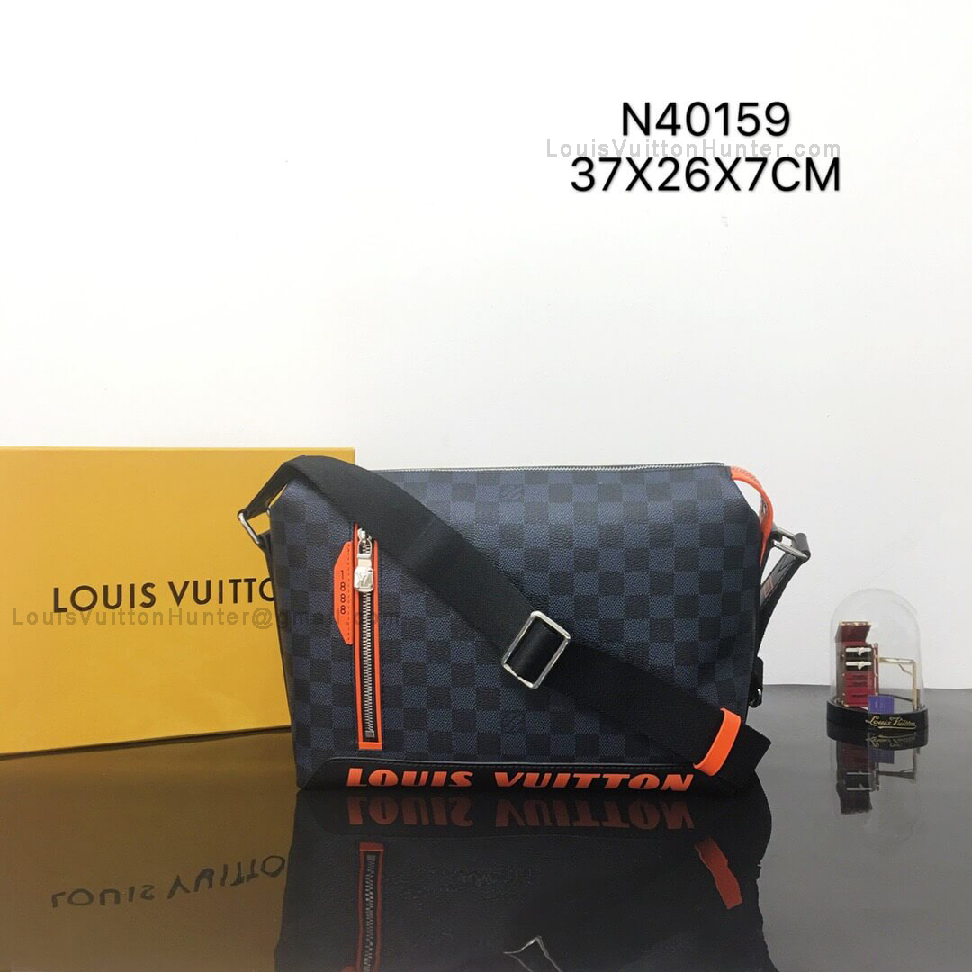 Louis Vuitton Damier Cobalt Race Discovery Messenger PM N40159